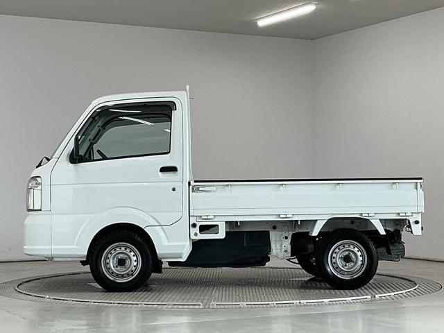 キャリイトラックKCエアコン・パワステ 4WD AT 3方開 荷台作業灯走行無制限1年保証 4WD 荷台作業灯 AT車 3方開 ゲートプロテクター ドアバイザー ヘッドライトレベライザー ラジオ シガーソケット マニュアルエアコン スペアタイヤ ラバーフロアマット(兵庫県)の中古車