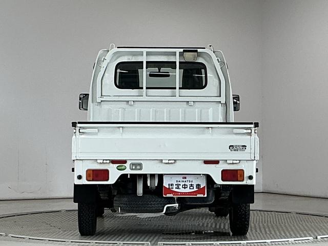 キャリイトラックKCエアコン・パワステ 4WD AT 3方開 荷台作業灯走行無制限1年保証 4WD 荷台作業灯 AT車 3方開 ゲートプロテクター ドアバイザー ヘッドライトレベライザー ラジオ シガーソケット マニュアルエアコン スペアタイヤ ラバーフロアマット(兵庫県)の中古車
