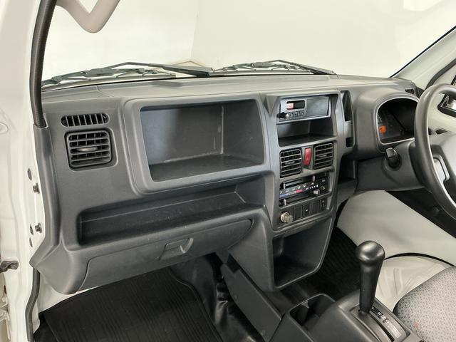 キャリイトラックKCエアコン・パワステ 4WD AT 3方開 荷台作業灯走行無制限1年保証 4WD 荷台作業灯 AT車 3方開 ゲートプロテクター ドアバイザー ヘッドライトレベライザー ラジオ シガーソケット マニュアルエアコン スペアタイヤ ラバーフロアマット(兵庫県)の中古車