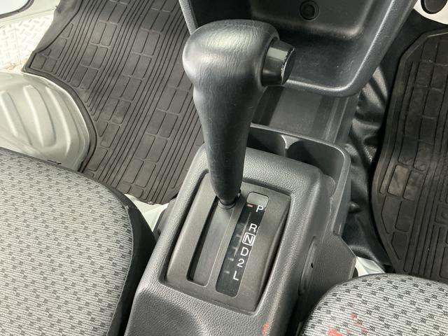 キャリイトラックKCエアコン・パワステ 4WD AT 3方開 荷台作業灯走行無制限1年保証 4WD 荷台作業灯 AT車 3方開 ゲートプロテクター ドアバイザー ヘッドライトレベライザー ラジオ シガーソケット マニュアルエアコン スペアタイヤ ラバーフロアマット(兵庫県)の中古車