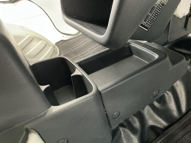 キャリイトラックKCエアコン・パワステ 4WD AT 3方開 荷台作業灯走行無制限1年保証 4WD 荷台作業灯 AT車 3方開 ゲートプロテクター ドアバイザー ヘッドライトレベライザー ラジオ シガーソケット マニュアルエアコン スペアタイヤ ラバーフロアマット(兵庫県)の中古車