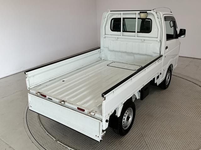 キャリイトラックKCエアコン・パワステ 4WD AT 3方開 荷台作業灯走行無制限1年保証 4WD 荷台作業灯 AT車 3方開 ゲートプロテクター ドアバイザー ヘッドライトレベライザー ラジオ シガーソケット マニュアルエアコン スペアタイヤ ラバーフロアマット(兵庫県)の中古車