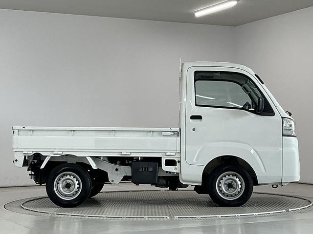 ハイゼットトラックスタンダード 5MT 3方開 ラジオ ラバーフロアマット走行無制限1年保証 MT車 3方開 ヘッドライトレベライザー ラジオ アクセサリーソケット スペアタイヤ バッテリーカバー ラバーフロアマット マッドガード パワーステアリング マニュアルエアコン(兵庫県)の中古車