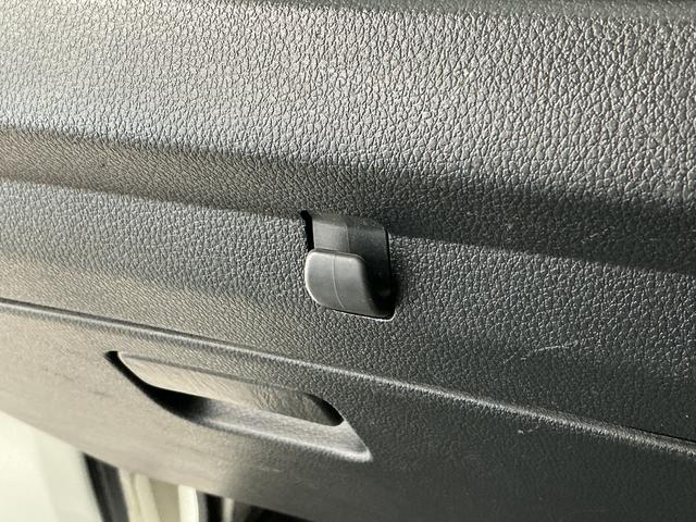 ハイゼットトラックスタンダード 5MT 3方開 ラジオ ラバーフロアマット走行無制限1年保証 MT車 3方開 ヘッドライトレベライザー ラジオ アクセサリーソケット スペアタイヤ バッテリーカバー ラバーフロアマット マッドガード パワーステアリング マニュアルエアコン(兵庫県)の中古車