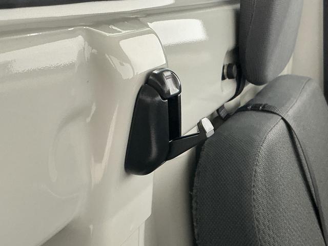 ハイゼットトラックスタンダード 5MT 3方開 ラジオ ラバーフロアマット走行無制限1年保証 MT車 3方開 ヘッドライトレベライザー ラジオ アクセサリーソケット スペアタイヤ バッテリーカバー ラバーフロアマット マッドガード パワーステアリング マニュアルエアコン(兵庫県)の中古車