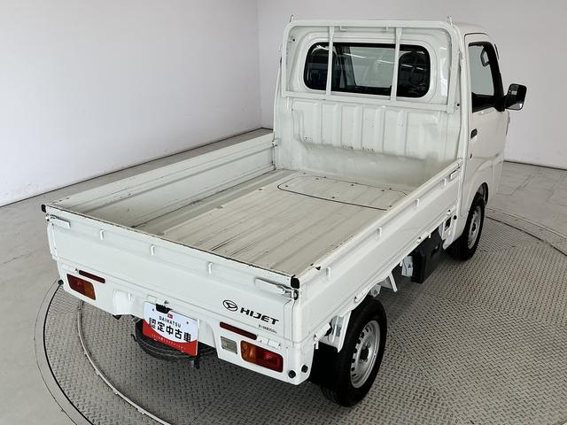 ハイゼットトラックスタンダード 5MT 3方開 ラジオ ラバーフロアマット走行無制限1年保証 MT車 3方開 ヘッドライトレベライザー ラジオ アクセサリーソケット スペアタイヤ バッテリーカバー ラバーフロアマット マッドガード パワーステアリング マニュアルエアコン(兵庫県)の中古車