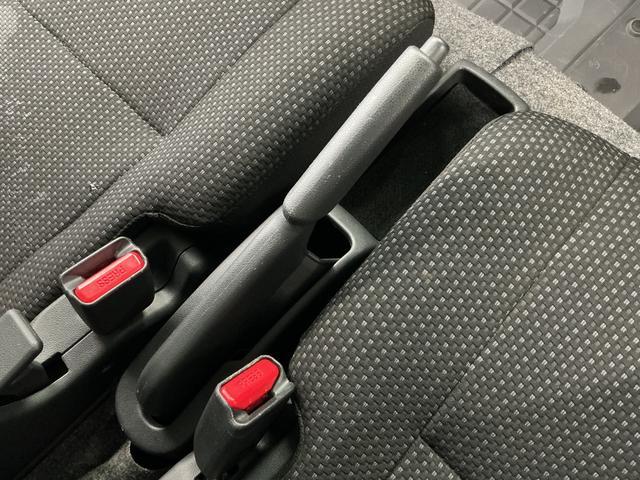 ハイゼットカーゴクルーズSAIII 4WD AT CD リアコーナーセンサー走行無制限1年保証 リアコーナーセンサー 4WD AT車 CDオーディオ オートハイビーム LEDヘッドライト アイドリングストップ 横滑り防止装置 キーレス ドアバイザー 12インチアルミホイール(兵庫県)の中古車