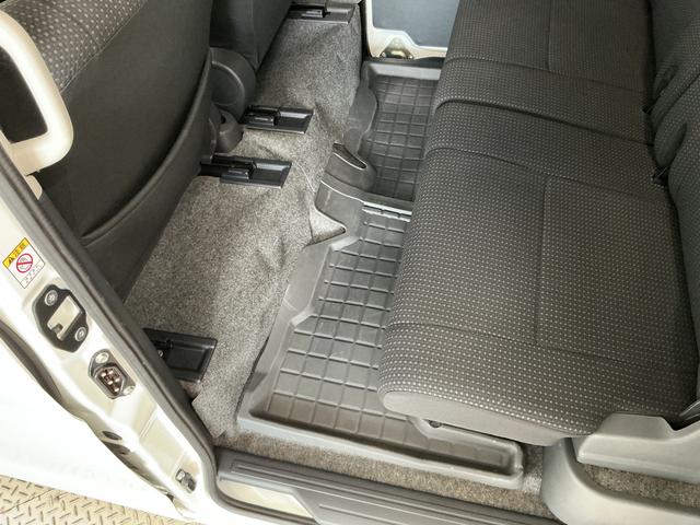 ハイゼットカーゴクルーズSAIII 4WD AT CD リアコーナーセンサー走行無制限1年保証 リアコーナーセンサー 4WD AT車 CDオーディオ オートハイビーム LEDヘッドライト アイドリングストップ 横滑り防止装置 キーレス ドアバイザー 12インチアルミホイール(兵庫県)の中古車