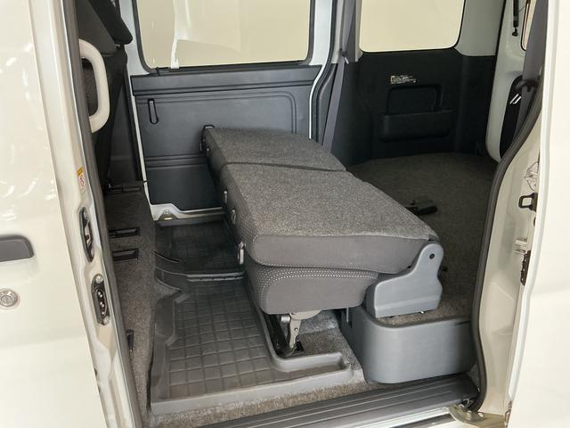 ハイゼットカーゴクルーズSAIII 4WD AT CD リアコーナーセンサー走行無制限1年保証 リアコーナーセンサー 4WD AT車 CDオーディオ オートハイビーム LEDヘッドライト アイドリングストップ 横滑り防止装置 キーレス ドアバイザー 12インチアルミホイール(兵庫県)の中古車