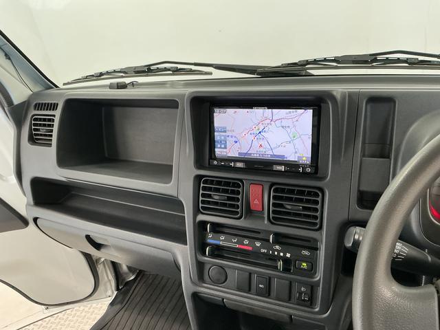 キャリイトラックＫＣエアコン・パワステ　４ＷＤ　５ＭＴ　禁煙　ナビ　３方開１年保証　４ＷＤ　禁煙車　バックカメラ　ＭＴ車　ナビ　ＤＶＤ　３方開　ゲートプロテクター　ドアバイザー　ヘッドライトレベライザー　マニュアルエアコン　スペアタイヤ　ラバーフロアマット（兵庫県）の中古車