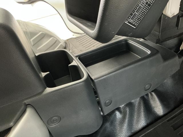 キャリイトラックＫＣエアコン・パワステ　４ＷＤ　５ＭＴ　禁煙　ナビ　３方開１年保証　４ＷＤ　禁煙車　バックカメラ　ＭＴ車　ナビ　ＤＶＤ　３方開　ゲートプロテクター　ドアバイザー　ヘッドライトレベライザー　マニュアルエアコン　スペアタイヤ　ラバーフロアマット（兵庫県）の中古車