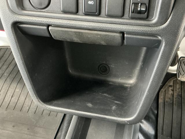キャリイトラックＫＣエアコン・パワステ　４ＷＤ　５ＭＴ　禁煙　ナビ　３方開１年保証　４ＷＤ　禁煙車　バックカメラ　ＭＴ車　ナビ　ＤＶＤ　３方開　ゲートプロテクター　ドアバイザー　ヘッドライトレベライザー　マニュアルエアコン　スペアタイヤ　ラバーフロアマット（兵庫県）の中古車