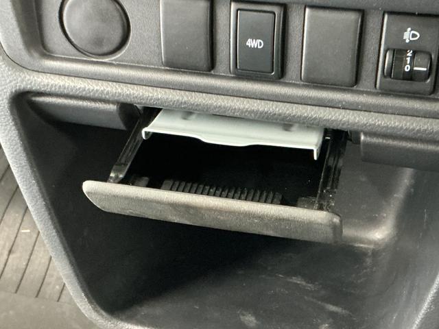 キャリイトラックＫＣエアコン・パワステ　４ＷＤ　５ＭＴ　禁煙　ナビ　３方開１年保証　４ＷＤ　禁煙車　バックカメラ　ＭＴ車　ナビ　ＤＶＤ　３方開　ゲートプロテクター　ドアバイザー　ヘッドライトレベライザー　マニュアルエアコン　スペアタイヤ　ラバーフロアマット（兵庫県）の中古車