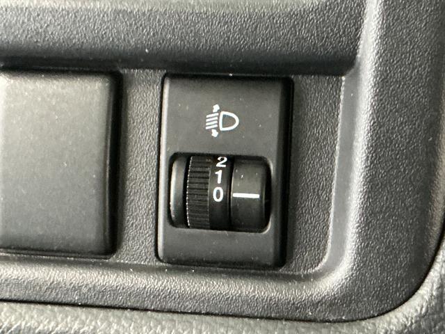 キャリイトラックＫＣエアコン・パワステ　４ＷＤ　５ＭＴ　禁煙　ナビ　３方開１年保証　４ＷＤ　禁煙車　バックカメラ　ＭＴ車　ナビ　ＤＶＤ　３方開　ゲートプロテクター　ドアバイザー　ヘッドライトレベライザー　マニュアルエアコン　スペアタイヤ　ラバーフロアマット（兵庫県）の中古車