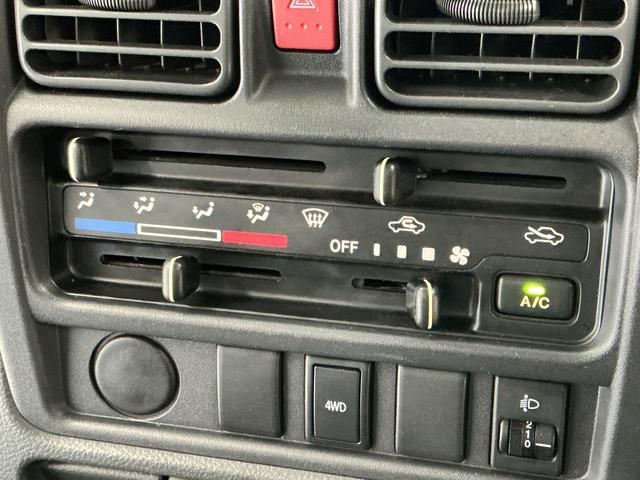 キャリイトラックＫＣエアコン・パワステ　４ＷＤ　５ＭＴ　禁煙　ナビ　３方開１年保証　４ＷＤ　禁煙車　バックカメラ　ＭＴ車　ナビ　ＤＶＤ　３方開　ゲートプロテクター　ドアバイザー　ヘッドライトレベライザー　マニュアルエアコン　スペアタイヤ　ラバーフロアマット（兵庫県）の中古車