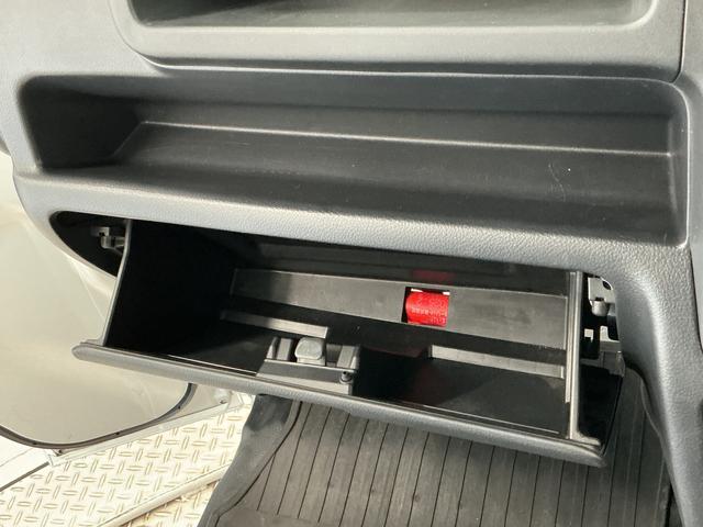 キャリイトラックＫＣエアコン・パワステ　４ＷＤ　５ＭＴ　禁煙　ナビ　３方開１年保証　４ＷＤ　禁煙車　バックカメラ　ＭＴ車　ナビ　ＤＶＤ　３方開　ゲートプロテクター　ドアバイザー　ヘッドライトレベライザー　マニュアルエアコン　スペアタイヤ　ラバーフロアマット（兵庫県）の中古車
