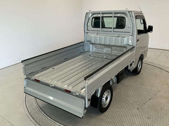 キャリイトラックＫＣエアコン・パワステ　４ＷＤ　５ＭＴ　禁煙　ナビ　３方開１年保証　４ＷＤ　禁煙車　バックカメラ　ＭＴ車　ナビ　ＤＶＤ　３方開　ゲートプロテクター　ドアバイザー　ヘッドライトレベライザー　マニュアルエアコン　スペアタイヤ　ラバーフロアマット（兵庫県）の中古車