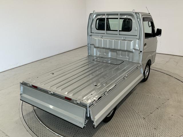 キャリイトラックＫＣエアコン・パワステ　４ＷＤ　５ＭＴ　禁煙　ナビ　３方開１年保証　４ＷＤ　禁煙車　バックカメラ　ＭＴ車　ナビ　ＤＶＤ　３方開　ゲートプロテクター　ドアバイザー　ヘッドライトレベライザー　マニュアルエアコン　スペアタイヤ　ラバーフロアマット（兵庫県）の中古車