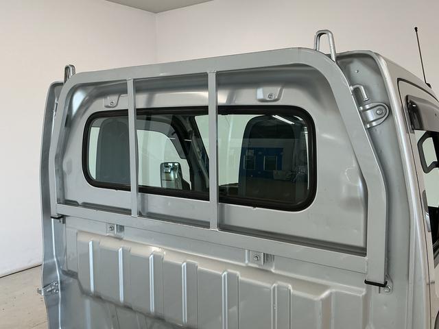 キャリイトラックＫＣエアコン・パワステ　４ＷＤ　５ＭＴ　禁煙　ナビ　３方開１年保証　４ＷＤ　禁煙車　バックカメラ　ＭＴ車　ナビ　ＤＶＤ　３方開　ゲートプロテクター　ドアバイザー　ヘッドライトレベライザー　マニュアルエアコン　スペアタイヤ　ラバーフロアマット（兵庫県）の中古車