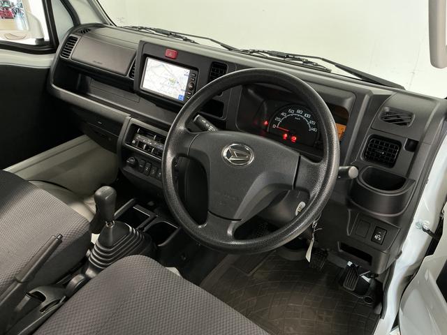 ハイゼットトラックジャンボＳＡIIIｔ　４ＷＤ　５ＭＴ　ナビＴＶ　バックカメラ１年保証　４ＷＤ　ナビＴＶ　バックカメラ　ＭＴ車　３方開　荷台作業灯　荷台マット　ゲートプロテクター　ＬＥＤヘッドライト　キーレスエントリー　横滑り防止装置　ドアバイザー　デフロック　フォグランプ（兵庫県）の中古車
