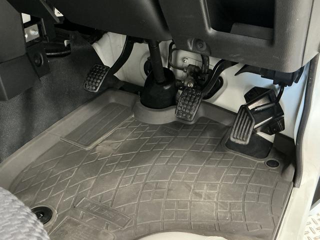 ハイゼットトラックジャンボＳＡIIIｔ　４ＷＤ　５ＭＴ　ナビＴＶ　バックカメラ１年保証　４ＷＤ　ナビＴＶ　バックカメラ　ＭＴ車　３方開　荷台作業灯　荷台マット　ゲートプロテクター　ＬＥＤヘッドライト　キーレスエントリー　横滑り防止装置　ドアバイザー　デフロック　フォグランプ（兵庫県）の中古車