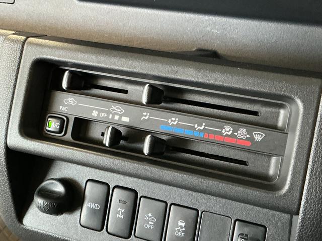 ハイゼットトラックジャンボＳＡIIIｔ　４ＷＤ　５ＭＴ　ナビＴＶ　バックカメラ１年保証　４ＷＤ　ナビＴＶ　バックカメラ　ＭＴ車　３方開　荷台作業灯　荷台マット　ゲートプロテクター　ＬＥＤヘッドライト　キーレスエントリー　横滑り防止装置　ドアバイザー　デフロック　フォグランプ（兵庫県）の中古車