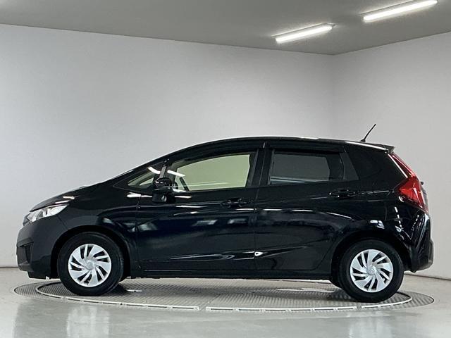フィット13G・Fパッケージ 禁煙車 ワンオーナー ナビTV ETC1年保証 禁煙車 ワンオーナー ナビTV ETC バックカメラ 後席モニター Bluetooth スマートキー プッシュスタート 横滑り防止装置 オートライト オートエアコン ドアバイザー(兵庫県)の中古車