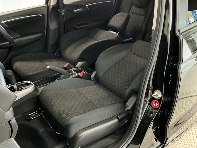 フィット13G・Fパッケージ 禁煙車 ワンオーナー ナビTV ETC1年保証 禁煙車 ワンオーナー ナビTV ETC バックカメラ 後席モニター Bluetooth スマートキー プッシュスタート 横滑り防止装置 オートライト オートエアコン ドアバイザー(兵庫県)の中古車