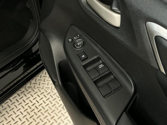 フィット13G・Fパッケージ 禁煙車 ワンオーナー ナビTV ETC1年保証 禁煙車 ワンオーナー ナビTV ETC バックカメラ 後席モニター Bluetooth スマートキー プッシュスタート 横滑り防止装置 オートライト オートエアコン ドアバイザー(兵庫県)の中古車