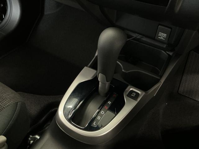 フィット13G・Fパッケージ 禁煙車 ワンオーナー ナビTV ETC1年保証 禁煙車 ワンオーナー ナビTV ETC バックカメラ 後席モニター Bluetooth スマートキー プッシュスタート 横滑り防止装置 オートライト オートエアコン ドアバイザー(兵庫県)の中古車
