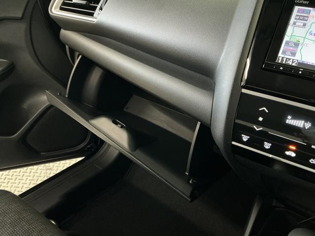 フィット13G・Fパッケージ 禁煙車 ワンオーナー ナビTV ETC1年保証 禁煙車 ワンオーナー ナビTV ETC バックカメラ 後席モニター Bluetooth スマートキー プッシュスタート 横滑り防止装置 オートライト オートエアコン ドアバイザー(兵庫県)の中古車