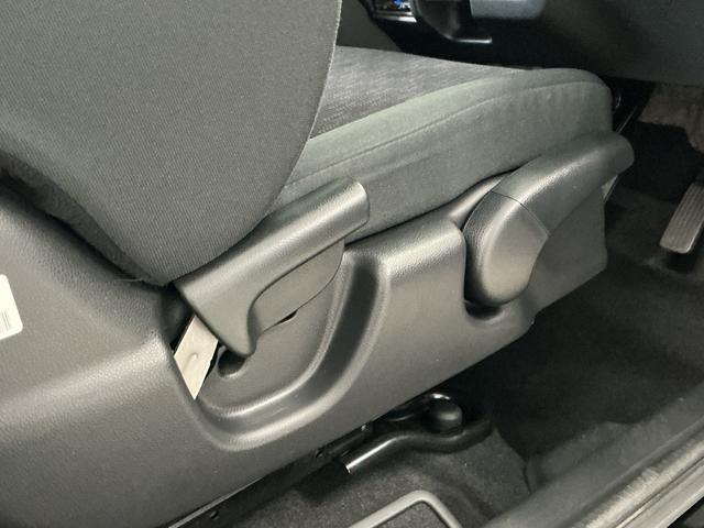 フィット13G・Fパッケージ 禁煙車 ワンオーナー ナビTV ETC1年保証 禁煙車 ワンオーナー ナビTV ETC バックカメラ 後席モニター Bluetooth スマートキー プッシュスタート 横滑り防止装置 オートライト オートエアコン ドアバイザー(兵庫県)の中古車