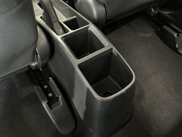 フィット13G・Fパッケージ 禁煙車 ワンオーナー ナビTV ETC1年保証 禁煙車 ワンオーナー ナビTV ETC バックカメラ 後席モニター Bluetooth スマートキー プッシュスタート 横滑り防止装置 オートライト オートエアコン ドアバイザー(兵庫県)の中古車