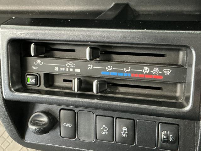 ハイゼットトラックエクストラＳＡIIIｔ　４ＷＤ　ワンオーナー　ＣＤ　ＥＴＣ走行無制限１年保証　４ＷＤ　ワンオーナー　ＡＴ車　ＣＤオーディオ　ＥＴＣ　３方開　荷台作業灯　ゲートプロテクター　荷台マット　ＬＥＤヘッドライト　横滑り防止装置　キーレスエントリー　シートカバー（兵庫県）の中古車