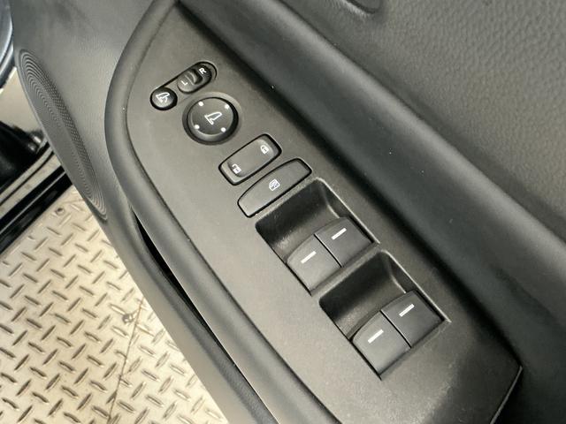 フィットe:HEVホーム 禁煙 ワンオーナー ナビTV ETC1年保証 禁煙車 ワンオーナー ナビ フルセグTV ETC 障害物センサー ブラインドスポットモニター USB接続 Bluetooth オートハイビーム LEDヘッドライト オートブレーキホールド(兵庫県)の中古車