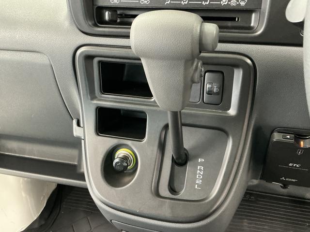 ハイゼットカーゴDX AT CDオーディオ ETC キーレスエントリー走行無制限1年保証 キーレスエントリー AT車 CDオーディオ ETC USB接続 ドアバイザー ヘッドライトレベライザー シガーソケット 両側スライドドア オーバーヘッドシェルフ インパネシフト(兵庫県)の中古車