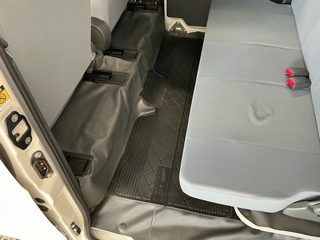 ハイゼットカーゴDX AT CDオーディオ ETC キーレスエントリー走行無制限1年保証 キーレスエントリー AT車 CDオーディオ ETC USB接続 ドアバイザー ヘッドライトレベライザー シガーソケット 両側スライドドア オーバーヘッドシェルフ インパネシフト(兵庫県)の中古車