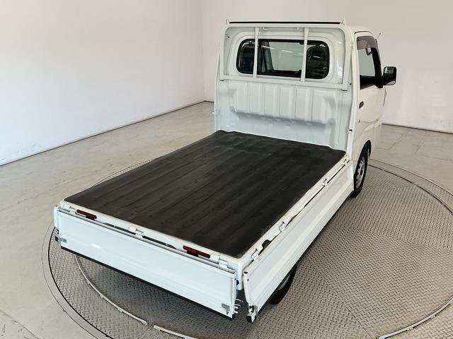 ハイゼットトラックスタンダードSAIIIt 4WD 5MT バックソナー走行無制限1年保証 4WD バックソナー MT車 3方開 ゲートプロテクター 荷台マット 荷台シート LEDヘッドライト 横滑り防止装置 オートライト ドアバイザー ヘッドライトレベライザー ラジオ(兵庫県)の中古車