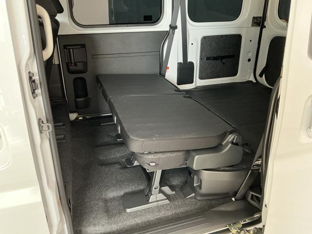 ハイゼットカーゴクルーズターボ CVT車 前後コーナーセンサー スマートキー走行無制限1年保証 前後コーナーセンサー CVT オートハイビーム LEDヘッドライト アイドリングストップ プッシュスタート 横滑り防止装置 オートライト アクセサリーソケット 電動格納ドアミラー(兵庫県)の中古車
