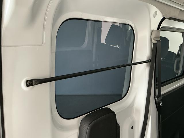 ハイゼットカーゴクルーズターボ CVT車 前後コーナーセンサー スマートキー走行無制限1年保証 前後コーナーセンサー CVT オートハイビーム LEDヘッドライト アイドリングストップ プッシュスタート 横滑り防止装置 オートライト アクセサリーソケット 電動格納ドアミラー(兵庫県)の中古車