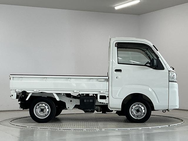 ハイゼットトラックスタンダード AT 3方開 ラジオ ドアバイザー エアコン走行無制限1年保証 AT車 ドアバイザー 3方開 ラジオ シガーソケット ヘッドライトレベライザー スペアタイヤ マニュアルエアコン ラバーフロアマット バッテリーカバー マッドガード(兵庫県)の中古車