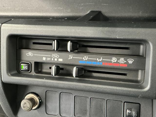 ハイゼットトラックスタンダード AT 3方開 ラジオ ドアバイザー エアコン走行無制限1年保証 AT車 ドアバイザー 3方開 ラジオ シガーソケット ヘッドライトレベライザー スペアタイヤ マニュアルエアコン ラバーフロアマット バッテリーカバー マッドガード(兵庫県)の中古車
