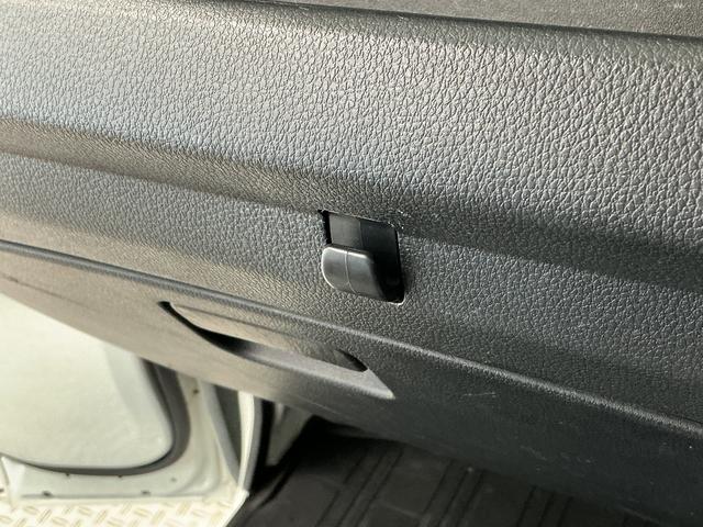 ハイゼットトラックスタンダード AT 3方開 ラジオ ドアバイザー エアコン走行無制限1年保証 AT車 ドアバイザー 3方開 ラジオ シガーソケット ヘッドライトレベライザー スペアタイヤ マニュアルエアコン ラバーフロアマット バッテリーカバー マッドガード(兵庫県)の中古車