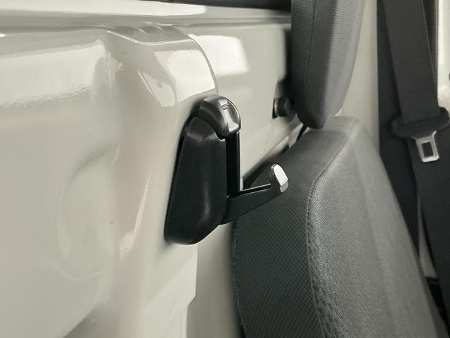 ハイゼットトラックスタンダード AT 3方開 ラジオ ドアバイザー エアコン走行無制限1年保証 AT車 ドアバイザー 3方開 ラジオ シガーソケット ヘッドライトレベライザー スペアタイヤ マニュアルエアコン ラバーフロアマット バッテリーカバー マッドガード(兵庫県)の中古車