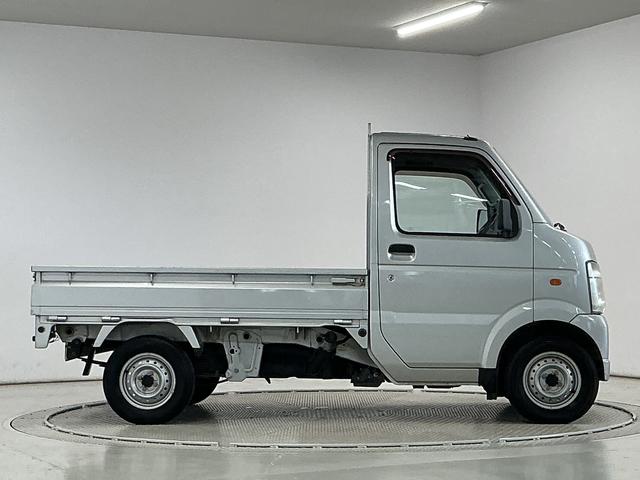 キャリイトラックＫＣエアコン・パワステ　ＡＴ　ＥＴＣ　ドアバイザー　ラジオ走行無制限１年保証　ＡＴ車　ドアバイザー　ＥＴＣ　３方開　リアゲートチェーン　ヘッドライトレベライザー　ラジオ　マニュアルエアコン　スペアタイヤ　ラバーフロアマット　パワーステアリング（兵庫県）の中古車