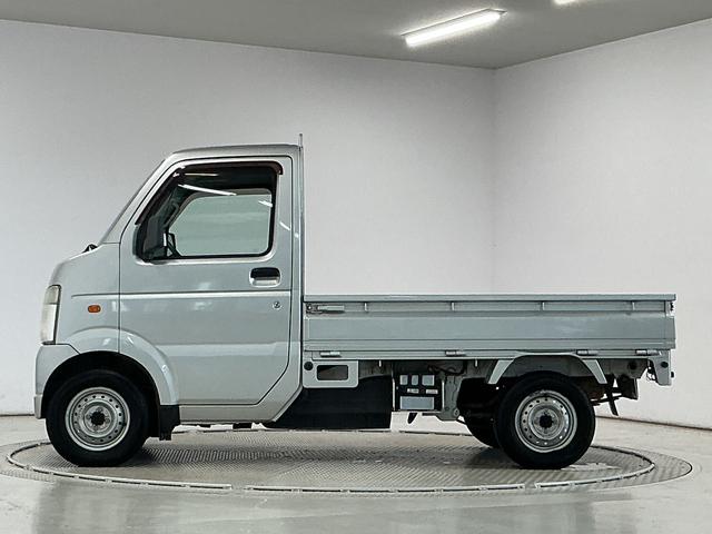 キャリイトラックＫＣエアコン・パワステ　ＡＴ　ＥＴＣ　ドアバイザー　ラジオ走行無制限１年保証　ＡＴ車　ドアバイザー　ＥＴＣ　３方開　リアゲートチェーン　ヘッドライトレベライザー　ラジオ　マニュアルエアコン　スペアタイヤ　ラバーフロアマット　パワーステアリング（兵庫県）の中古車
