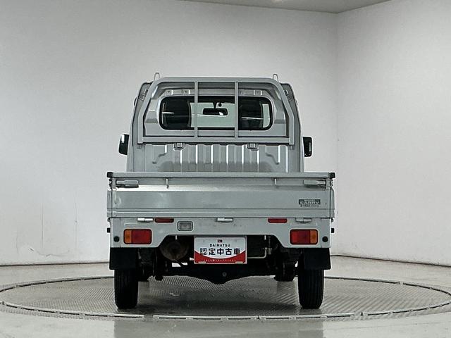 キャリイトラックＫＣエアコン・パワステ　ＡＴ　ＥＴＣ　ドアバイザー　ラジオ走行無制限１年保証　ＡＴ車　ドアバイザー　ＥＴＣ　３方開　リアゲートチェーン　ヘッドライトレベライザー　ラジオ　マニュアルエアコン　スペアタイヤ　ラバーフロアマット　パワーステアリング（兵庫県）の中古車