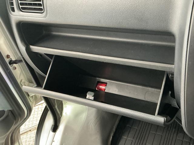 キャリイトラックＫＣエアコン・パワステ　ＡＴ　ＥＴＣ　ドアバイザー　ラジオ走行無制限１年保証　ＡＴ車　ドアバイザー　ＥＴＣ　３方開　リアゲートチェーン　ヘッドライトレベライザー　ラジオ　マニュアルエアコン　スペアタイヤ　ラバーフロアマット　パワーステアリング（兵庫県）の中古車