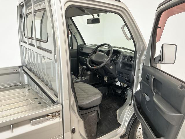 キャリイトラックＫＣエアコン・パワステ　ＡＴ　ＥＴＣ　ドアバイザー　ラジオ走行無制限１年保証　ＡＴ車　ドアバイザー　ＥＴＣ　３方開　リアゲートチェーン　ヘッドライトレベライザー　ラジオ　マニュアルエアコン　スペアタイヤ　ラバーフロアマット　パワーステアリング（兵庫県）の中古車