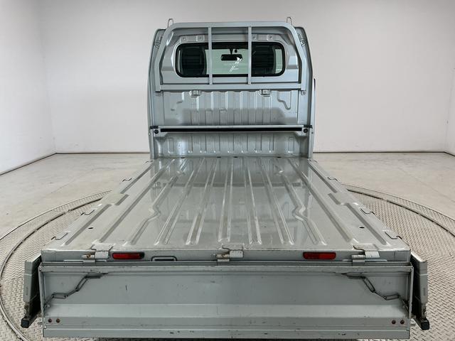 キャリイトラックＫＣエアコン・パワステ　ＡＴ　ＥＴＣ　ドアバイザー　ラジオ走行無制限１年保証　ＡＴ車　ドアバイザー　ＥＴＣ　３方開　リアゲートチェーン　ヘッドライトレベライザー　ラジオ　マニュアルエアコン　スペアタイヤ　ラバーフロアマット　パワーステアリング（兵庫県）の中古車